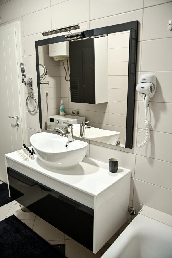 Luxury Apartment Karic Free Parking Tuzla Buitenkant foto